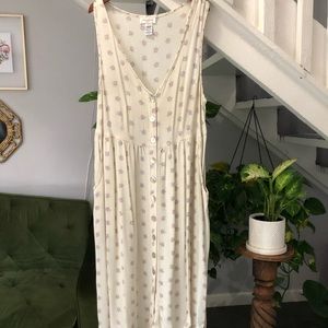 Sleeveless floral patterned dress